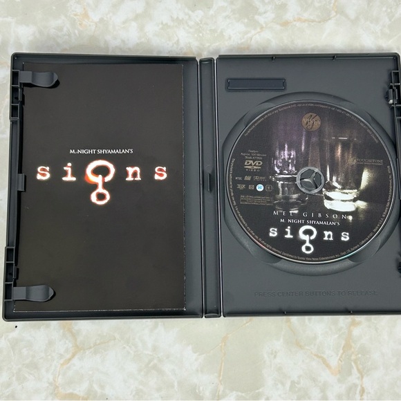 Signs DVD - Picture 3 of 4